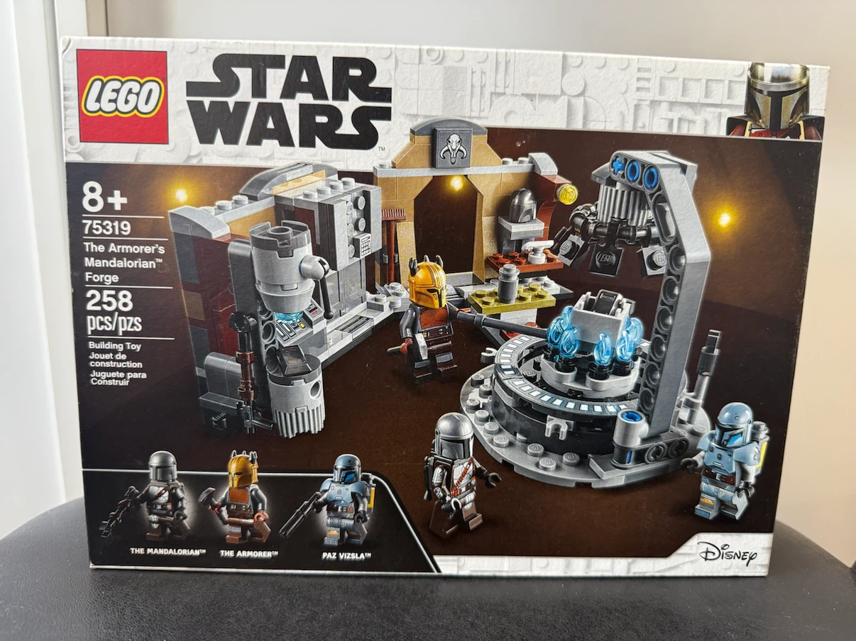 LEGO Star Wars The Armorer's  Mandalorian Forge 75319