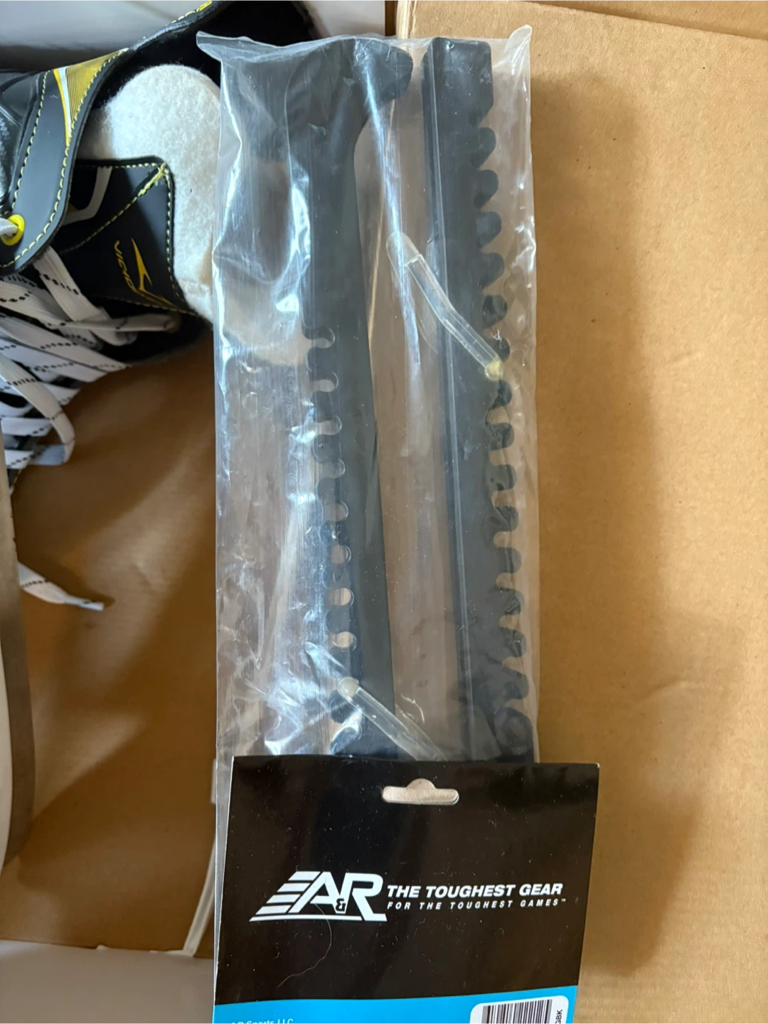 VIC H11VSKCTCSR Boys Hockey Skates Size 11 - photo 4