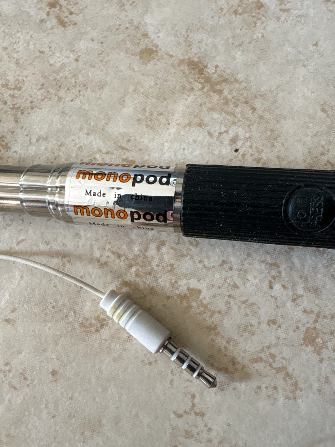 Monopod Selfie Stick with Wired Shutter - photo 2