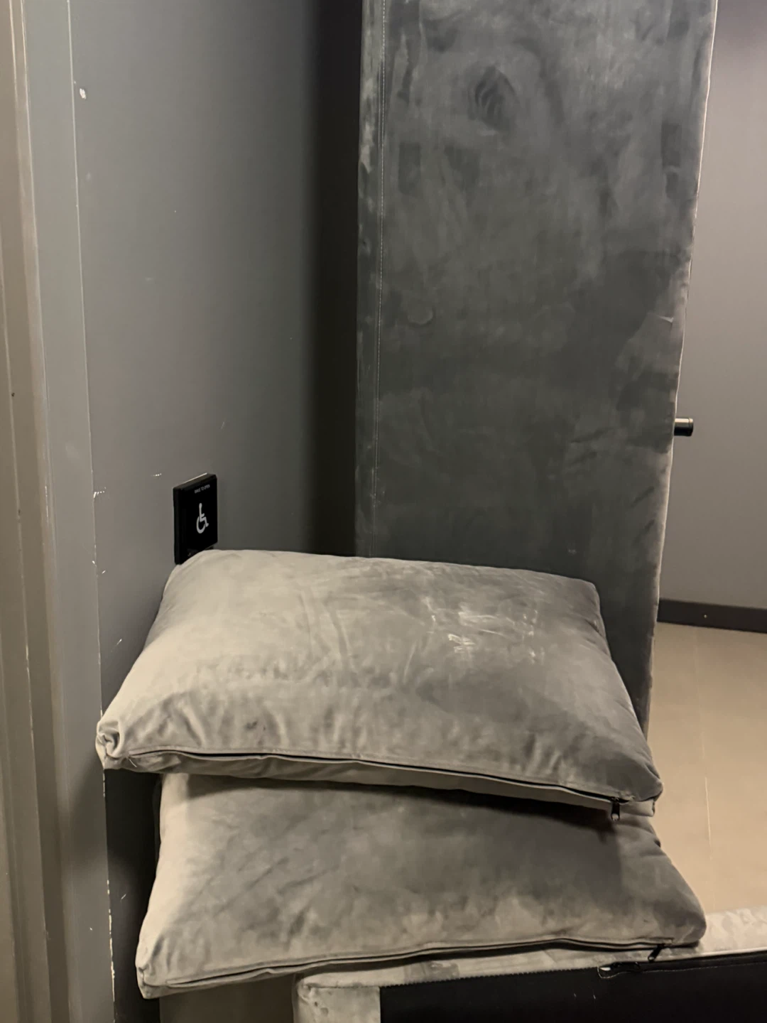 Sofa/ Couch - photo 4