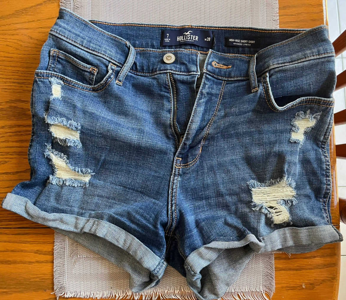 Hollister High-Rise Short-Shorts Size 7