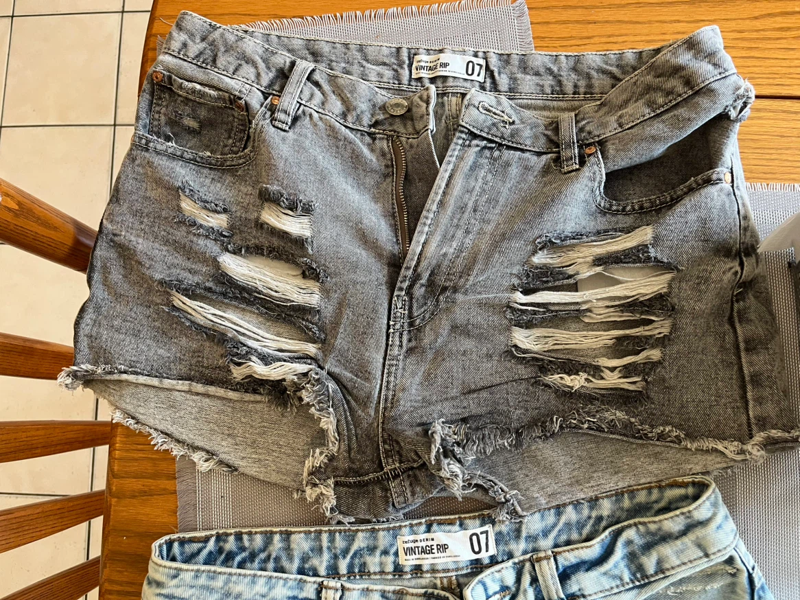 Vintage Rip Denim Shorts (Black, Grey, Light Blue) - photo 3