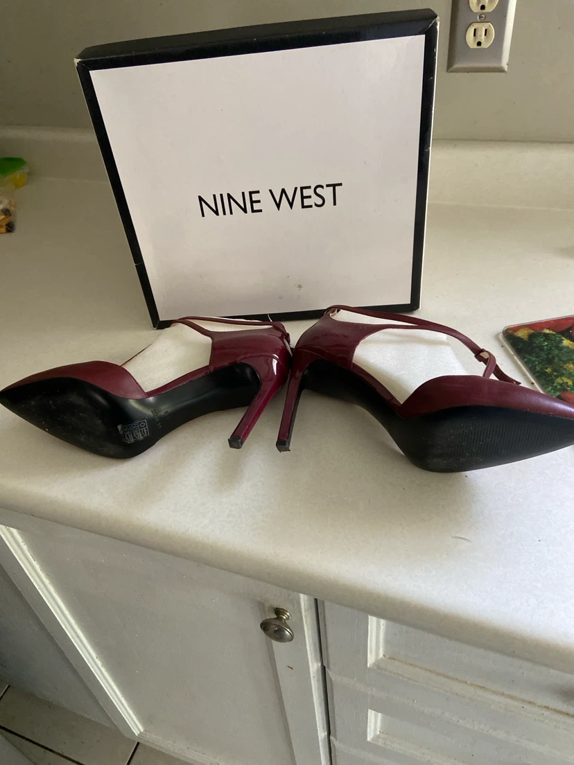 Nine West Women's Burgundy Patent Heels - Size 8.5 - photo 2