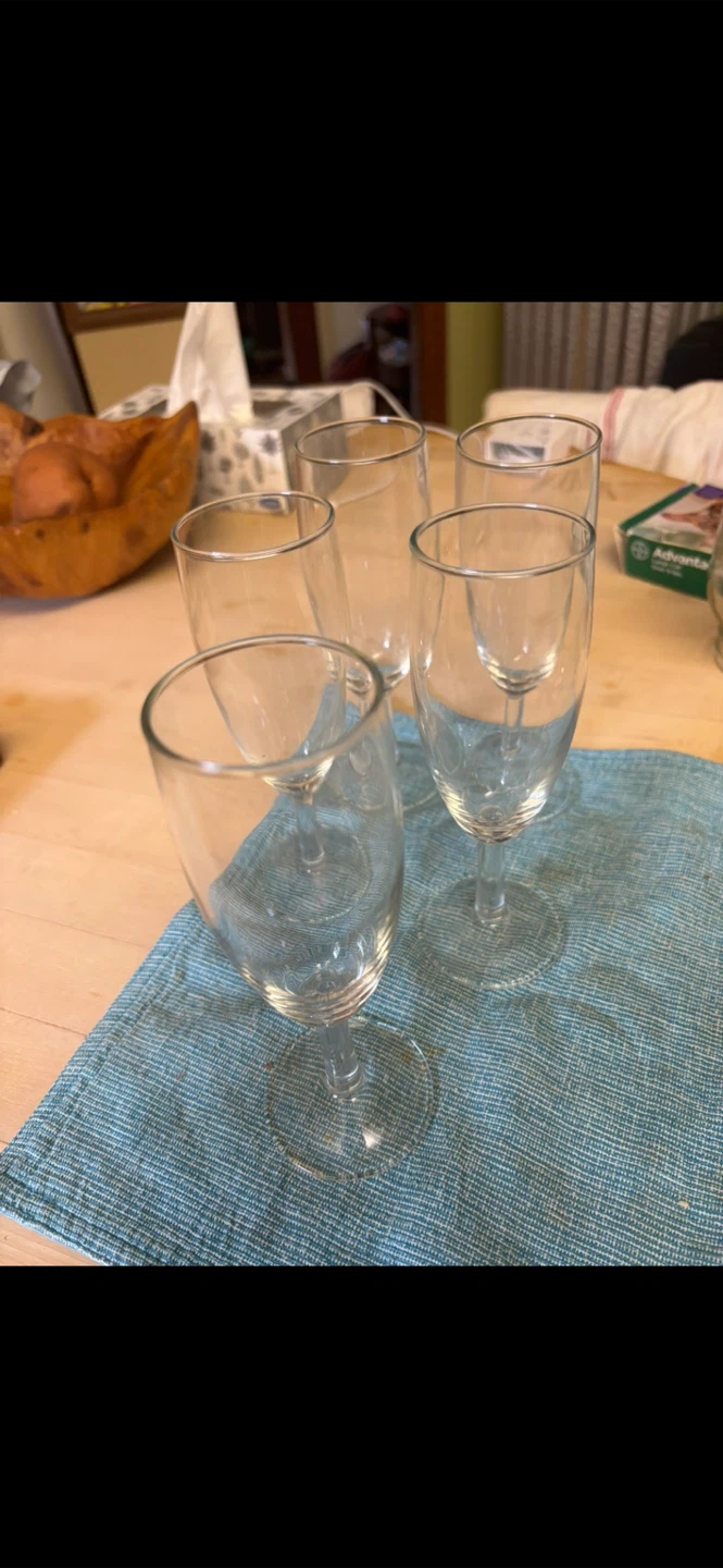 Set of 5 Clear Glass Champagne Flutes