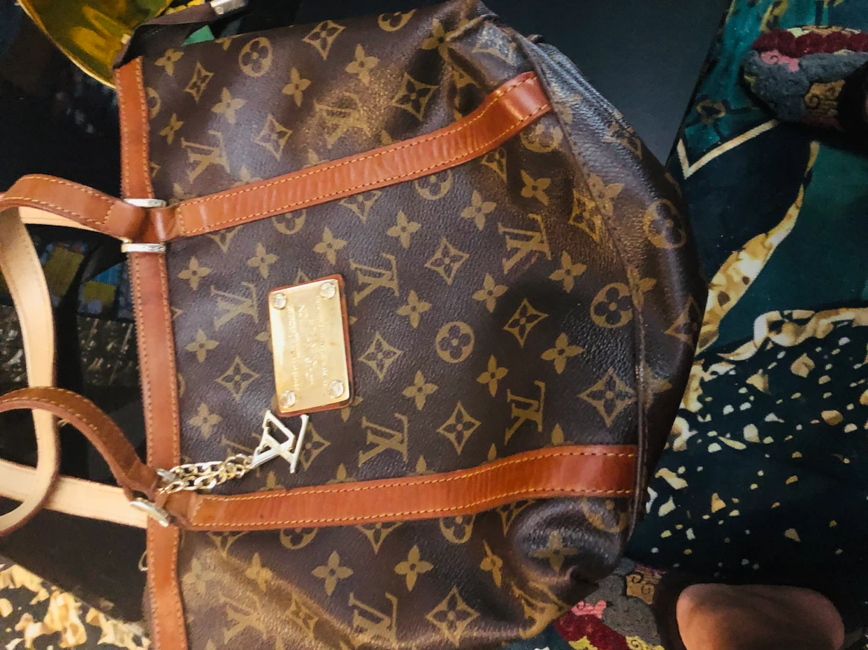 Used purse but in very good condition