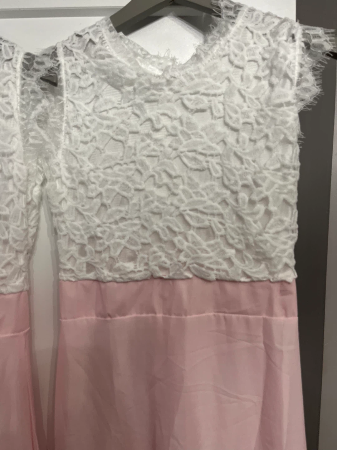 Pink shear and lace dresses - photo 3