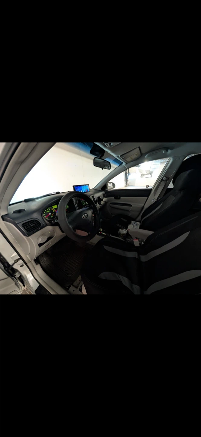 2006 Silver Hyundai Accent Low Kilometres - photo 3