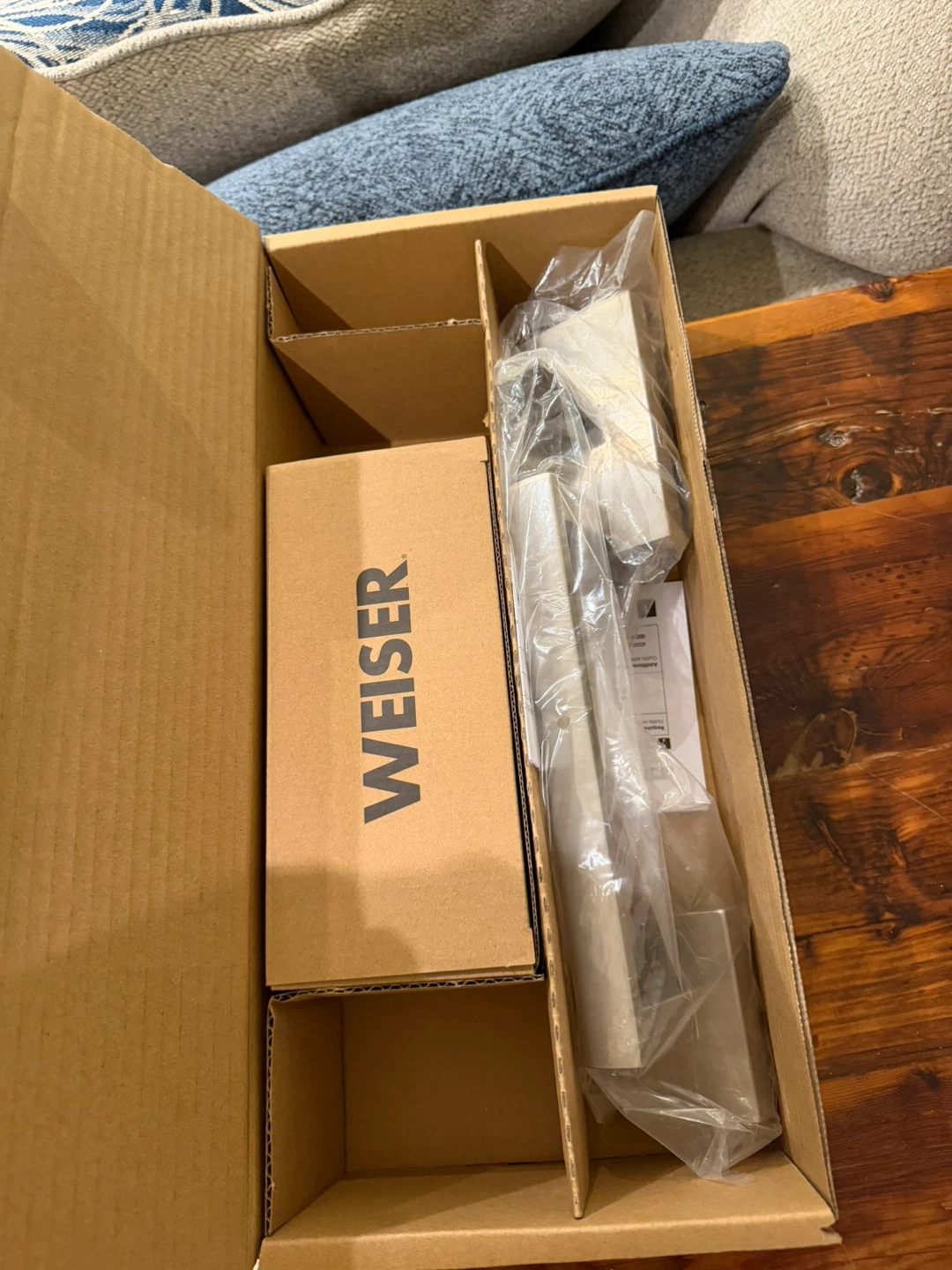 BNIB Weiser door handle set - photo 3