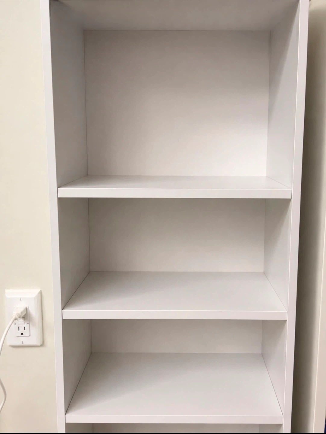 White 4-shelf bookshelf