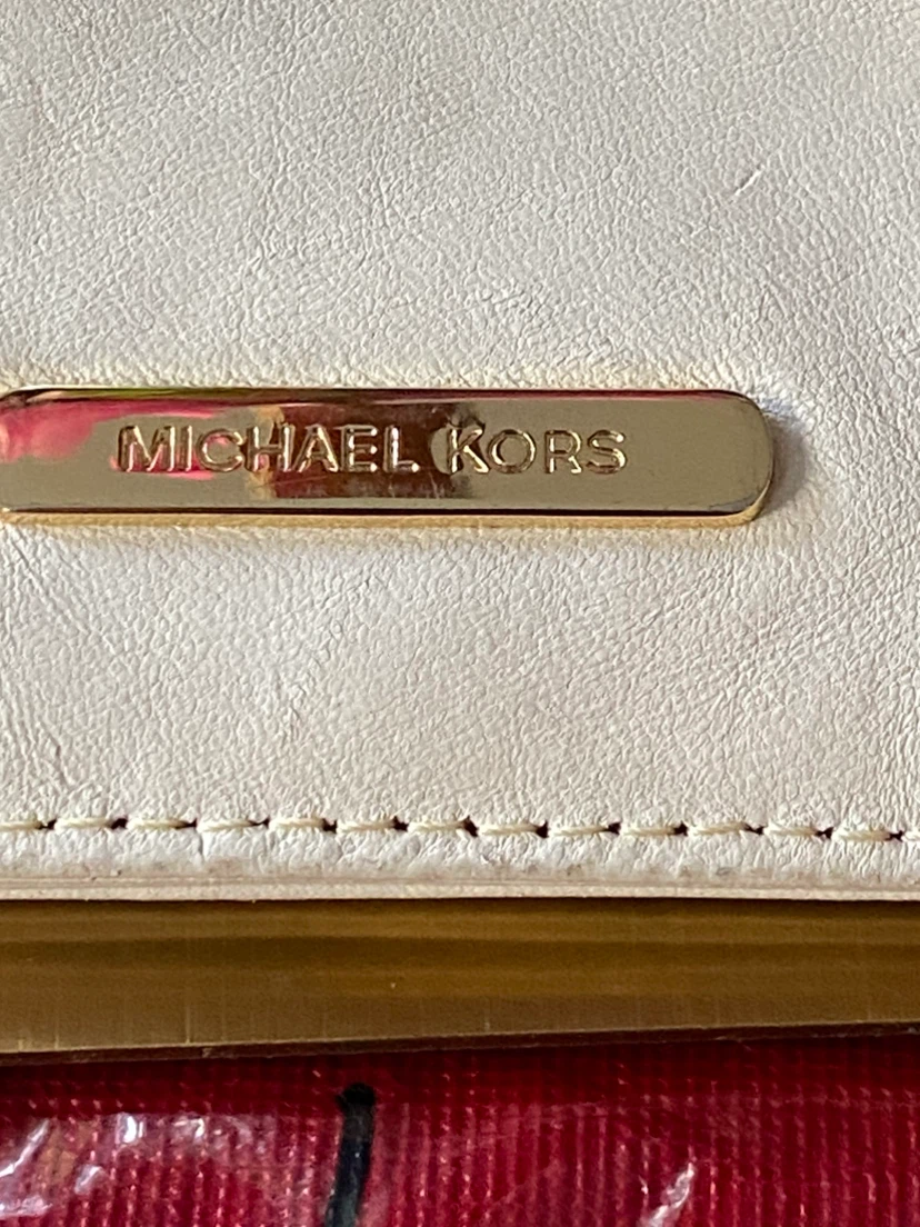 Michael Kors Cream Leather Clutch Wallet - photo 2