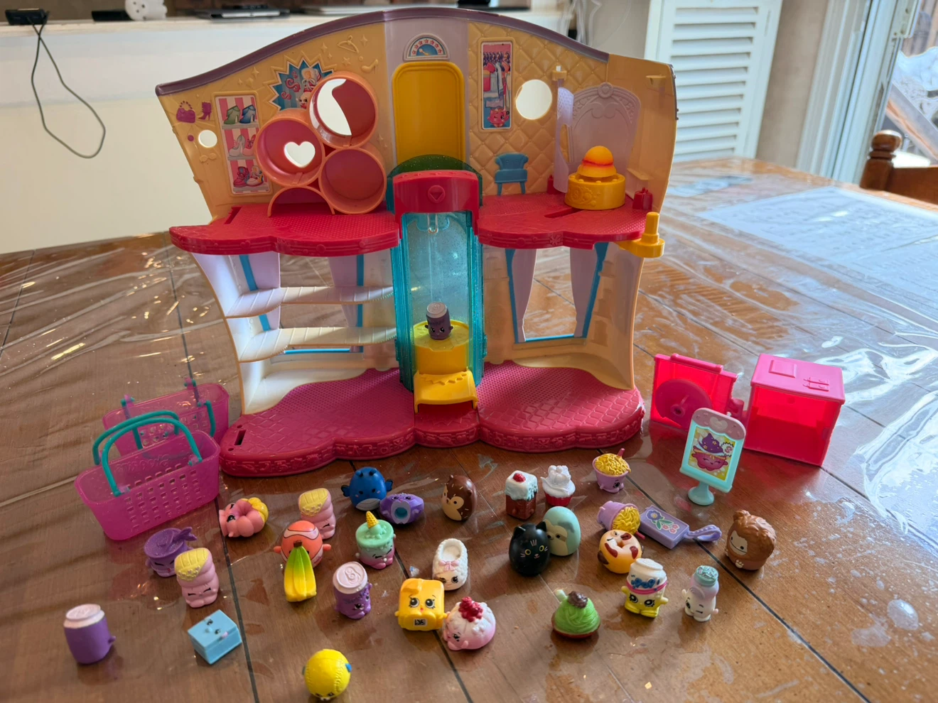 Shopkins Shopping Mall Playset + Accessories