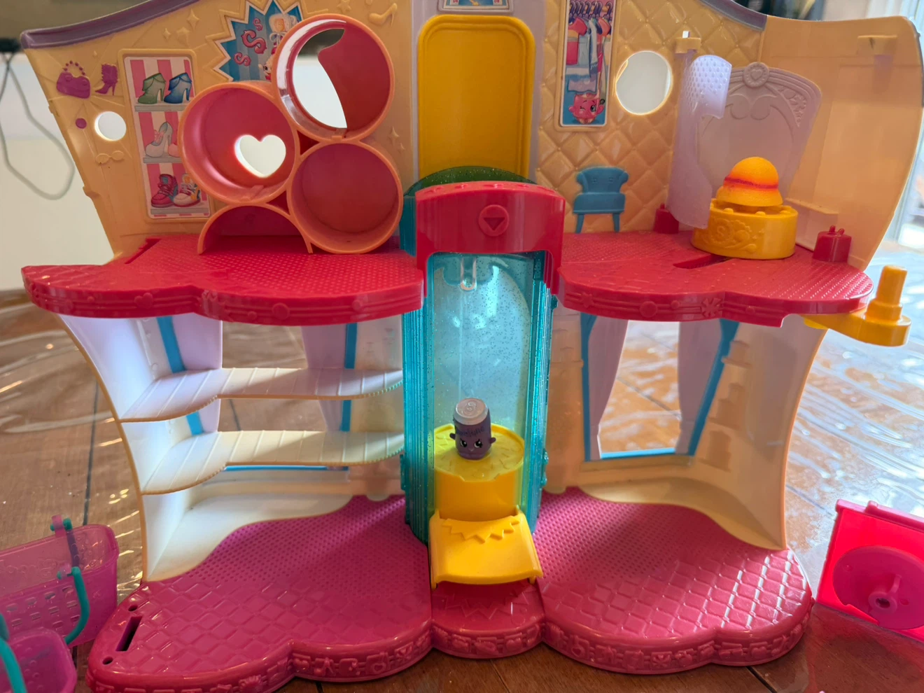 Shopkins Shopping Mall Playset + Accessories - photo 2