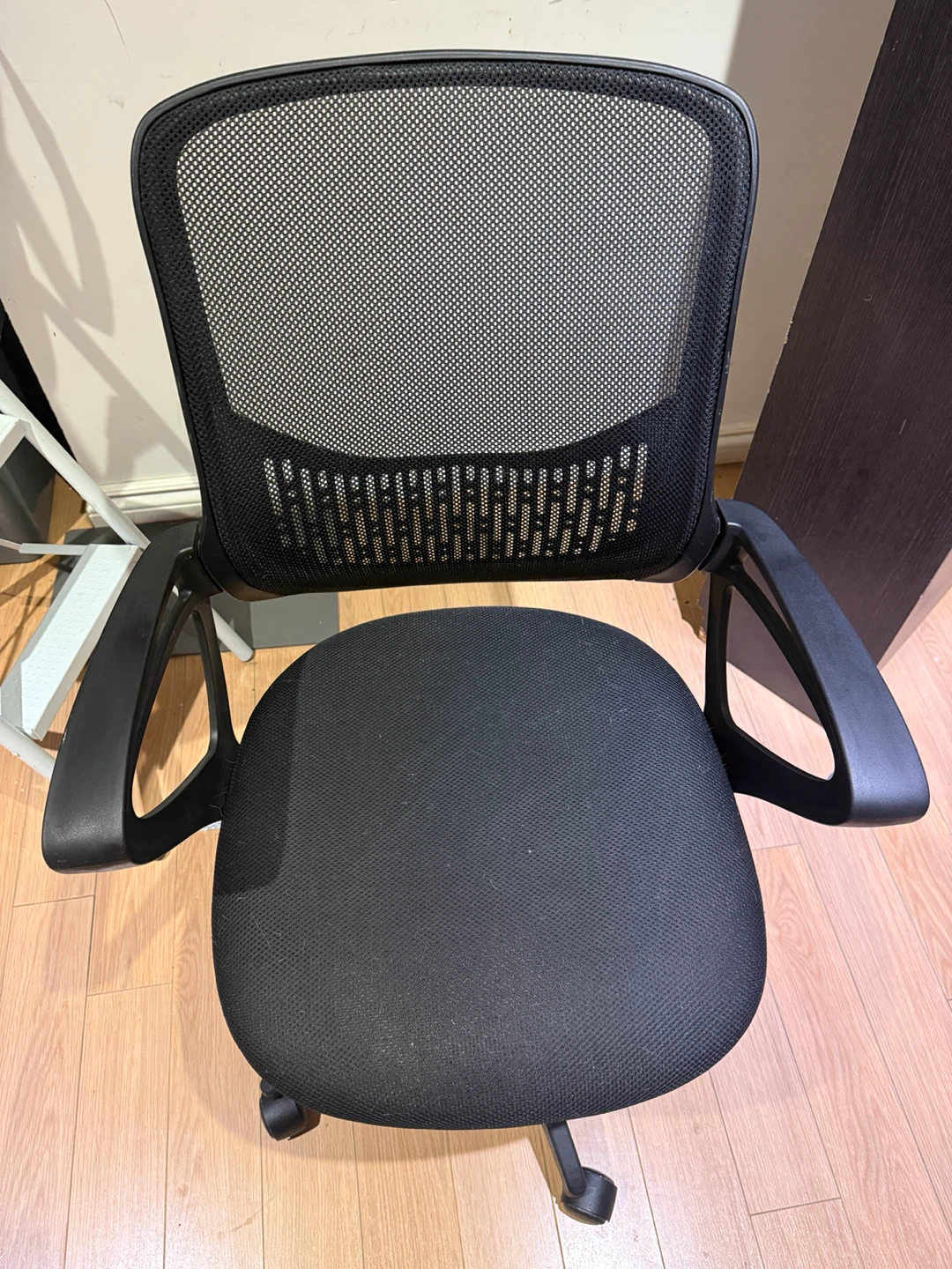 Black Mesh Back Office Chair (excellent condition)