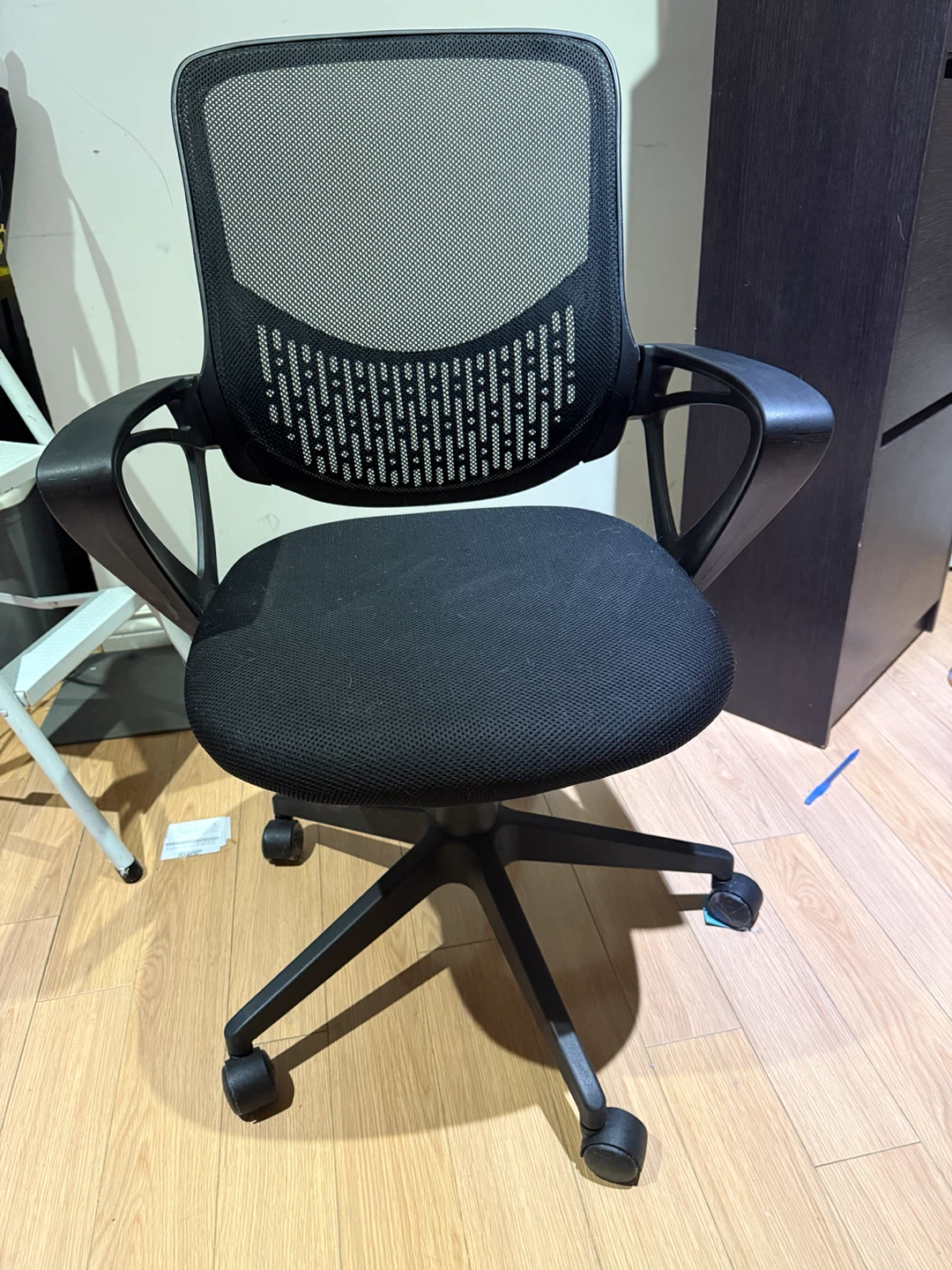 Black Mesh Back Office Chair (excellent condition) - photo 2