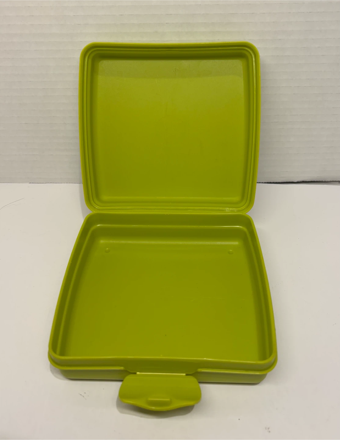 Retro Tupperware Shrek Lunch Box - photo 3