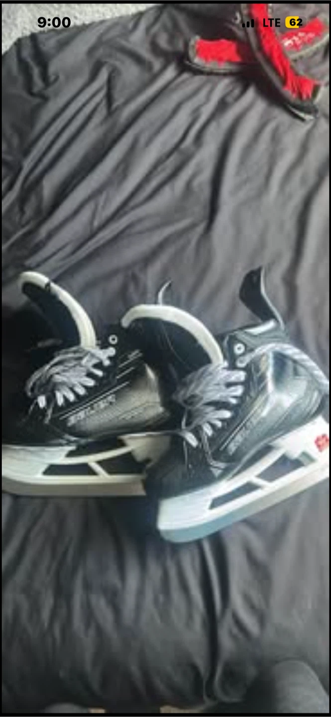 Bauer Hockey Skates - Size 8