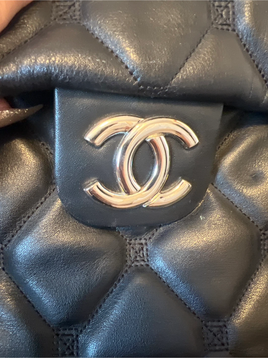 Black Quilted Leather Chanel Handbag - photo 3