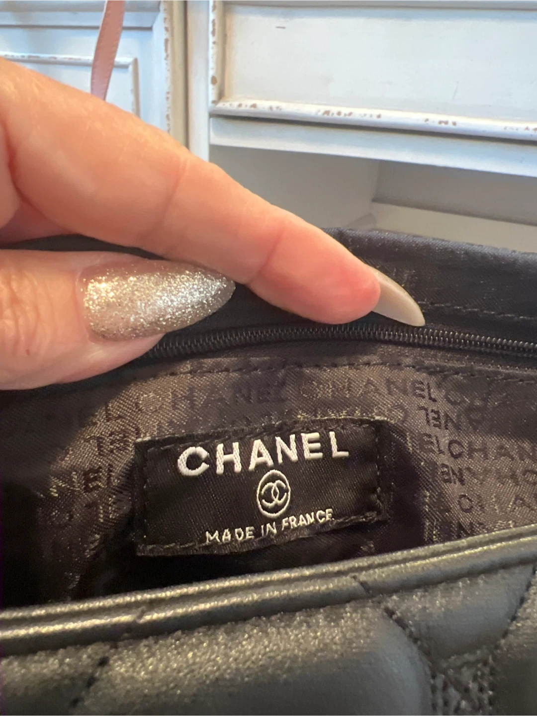 Black Quilted Leather Chanel Handbag - photo 4