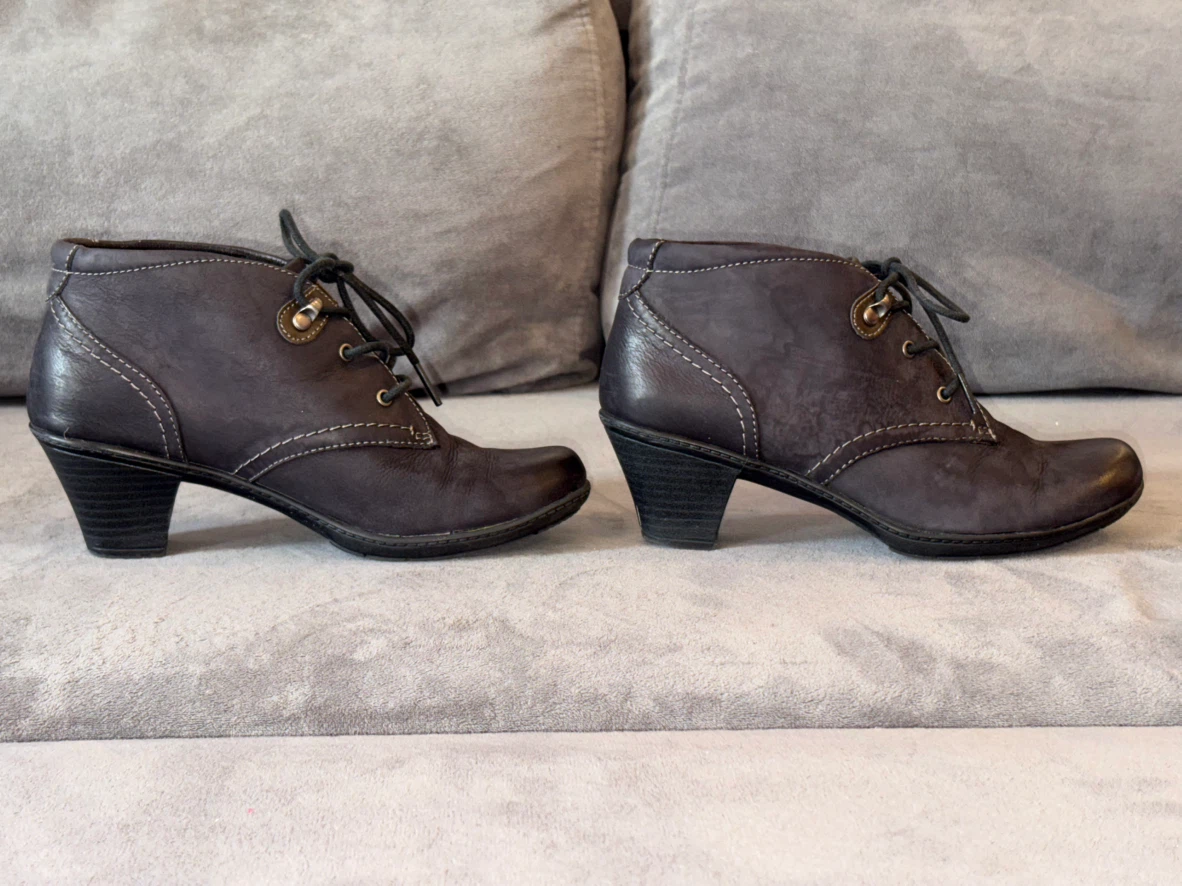Earth Origins Dark Gray Leather Lace-Up Ankle Boots