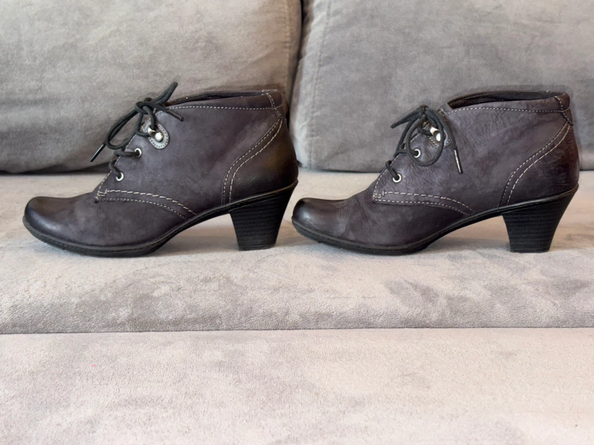Earth Origins Dark Gray Leather Lace-Up Ankle Boots - photo 2