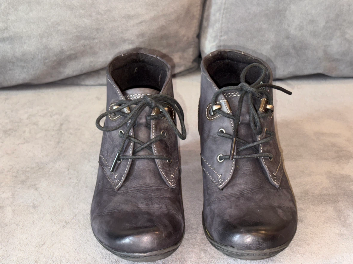Earth Origins Dark Gray Leather Lace-Up Ankle Boots - photo 3