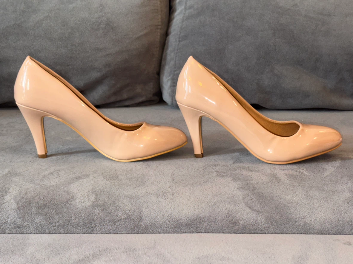 Sofi Pointed Toe Heels Size 6