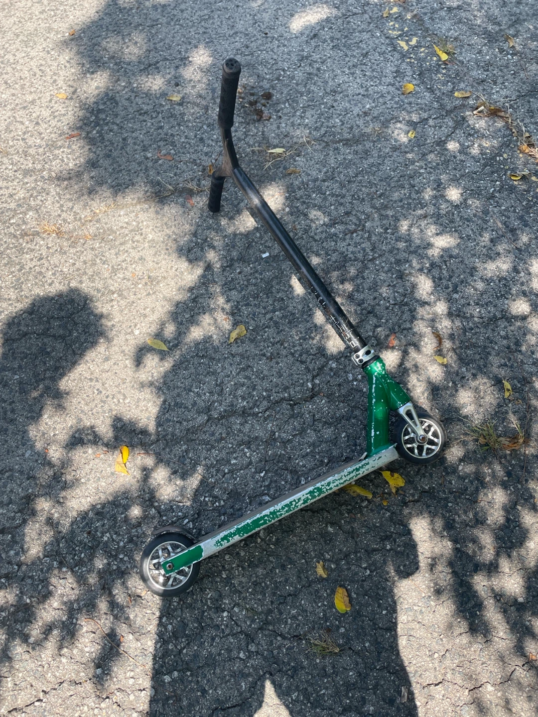 Green and black stunt scooter for kids - photo 2