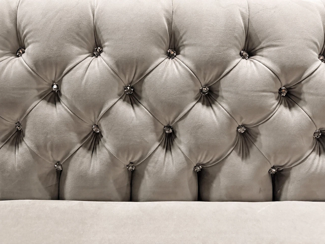 Elegant Grey Velvet Tufted Loveseat - photo 2