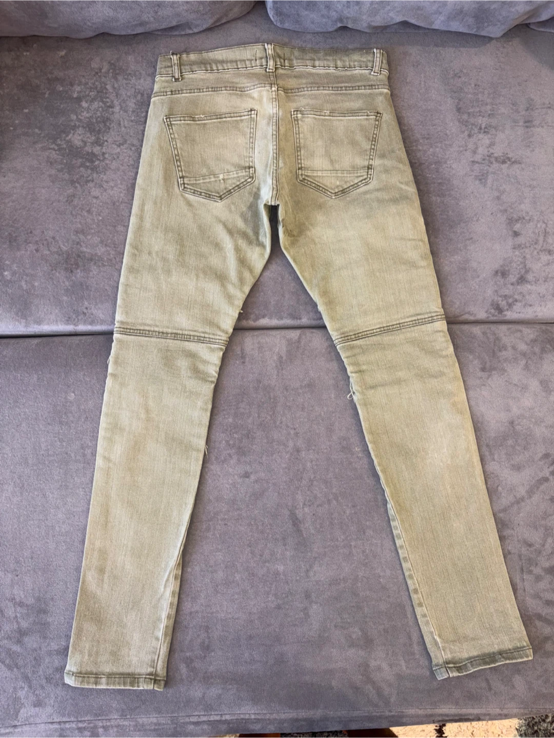 Light Wash Distressed Skinny Jeans - photo 2