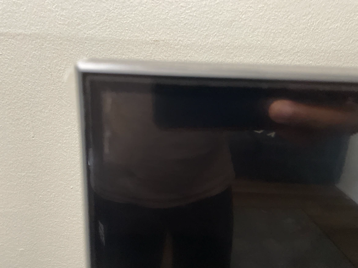 [CRACKED DISPLAY] Samsung 4K 50inch TV - photo 2