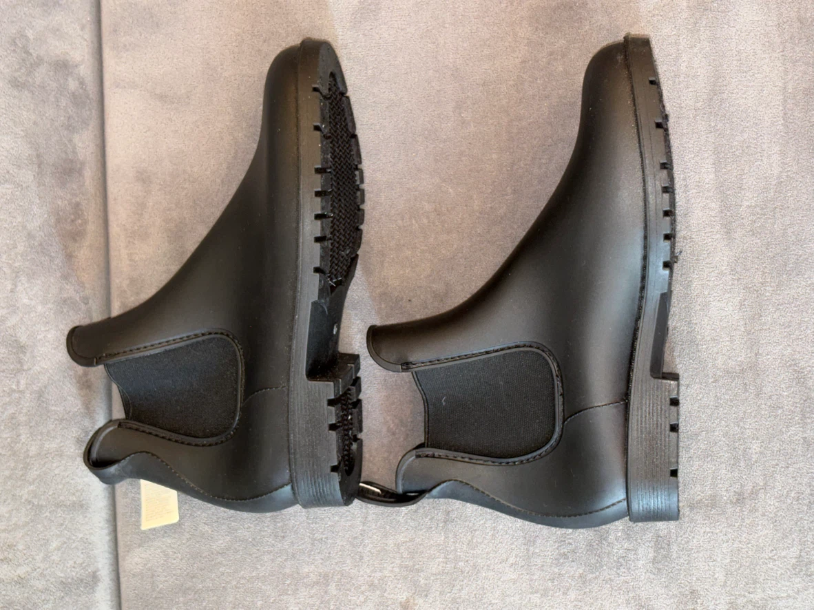 Old Navy Black Chelsea Boots