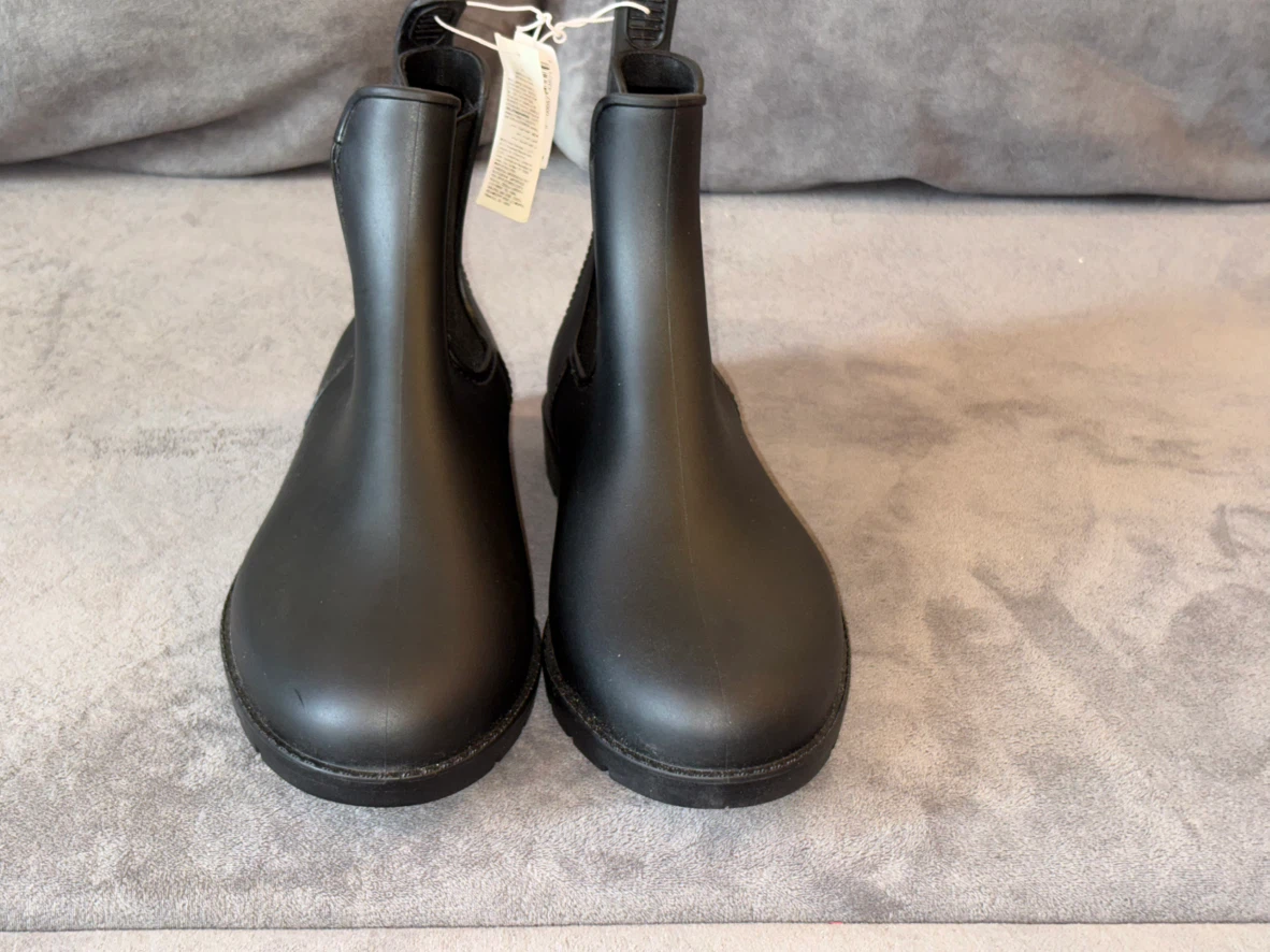 Old Navy Black Chelsea Boots - photo 3