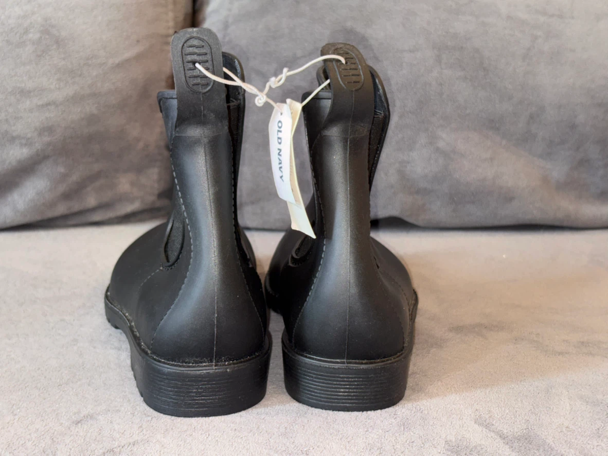 Old Navy Black Chelsea Boots - photo 4