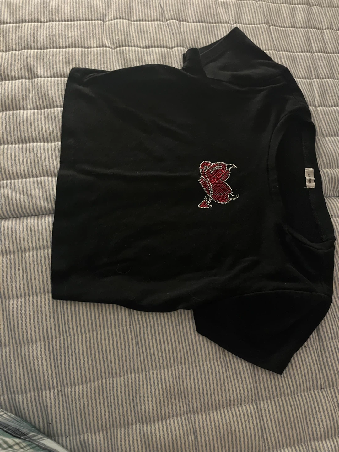 Y2K Black t-shirt with rhinestone heart