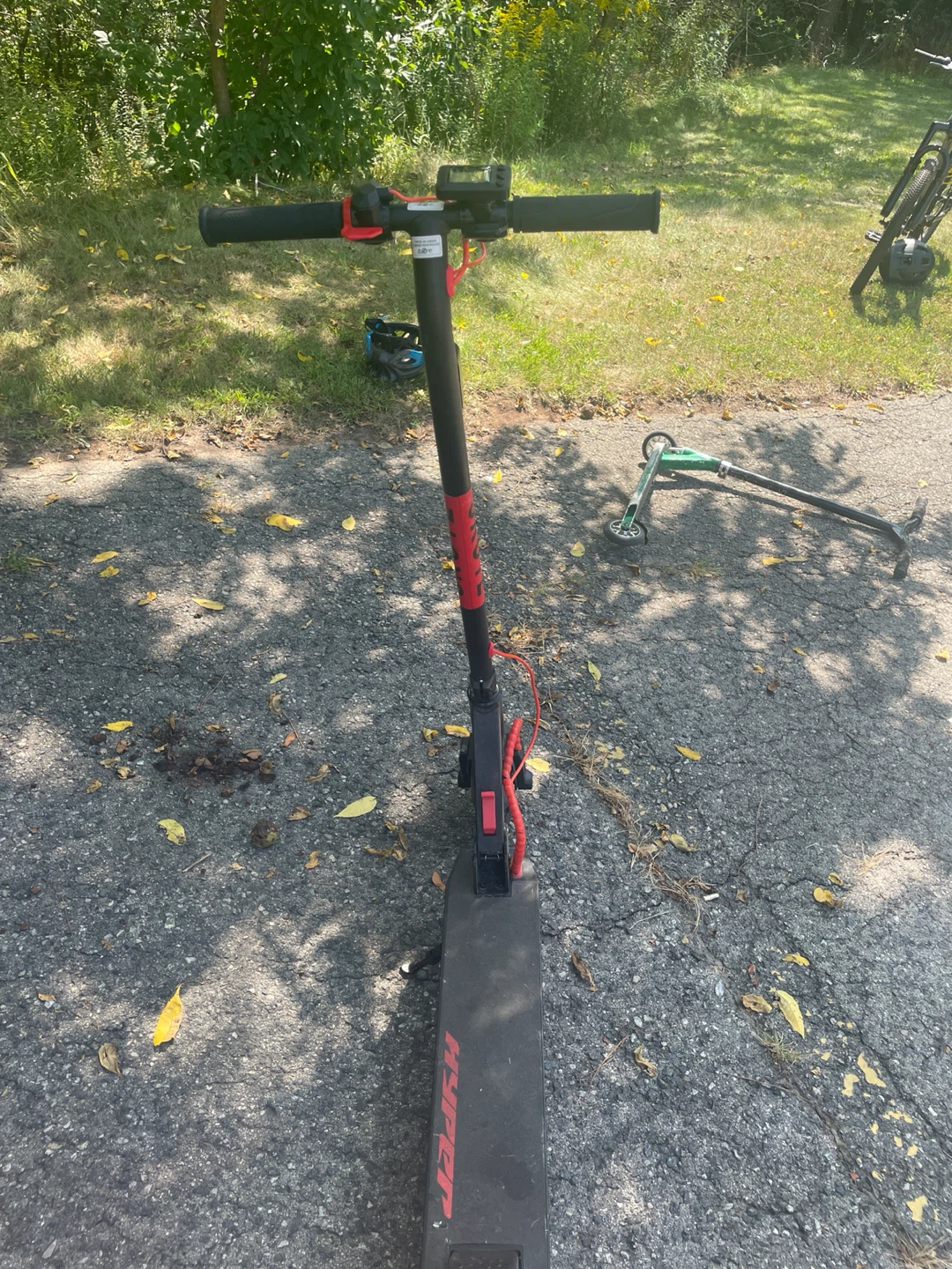 red and black electric hyper skute scooter - photo 2