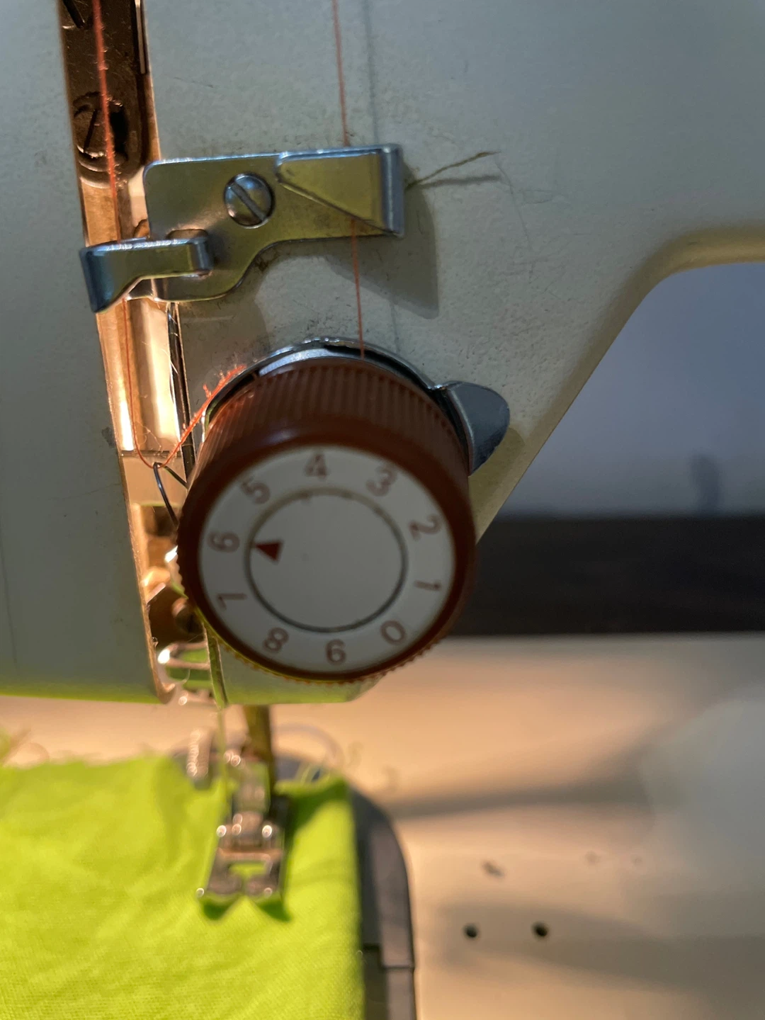 Singer Sewing Machine with Desk - photo 5
