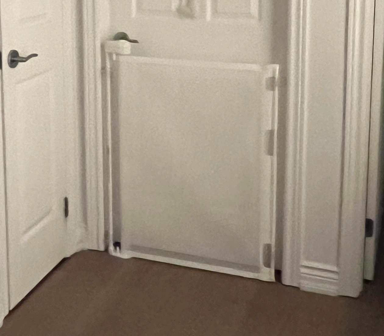 Retractable Angle Mount White Mesh Safety Gate - photo 2