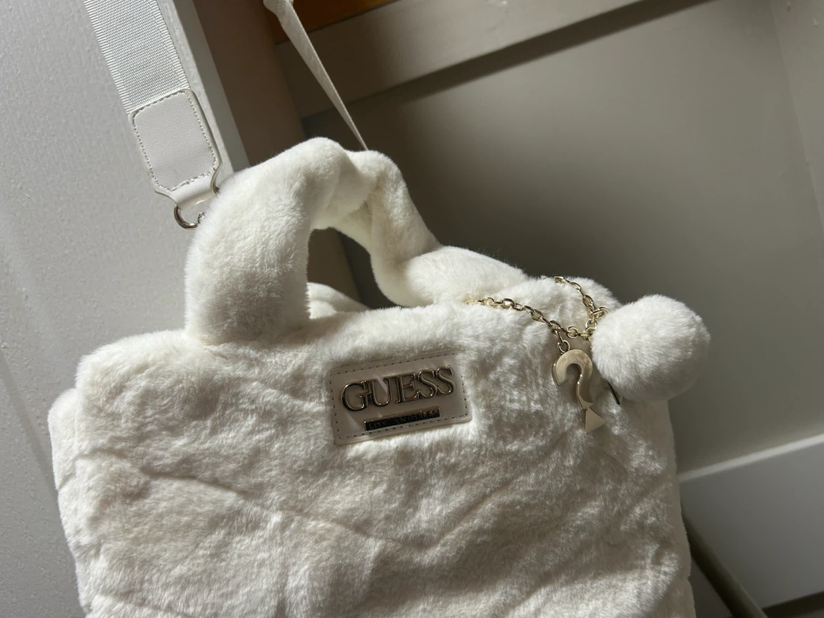 White Faux Fur Guess Handbag - photo 2