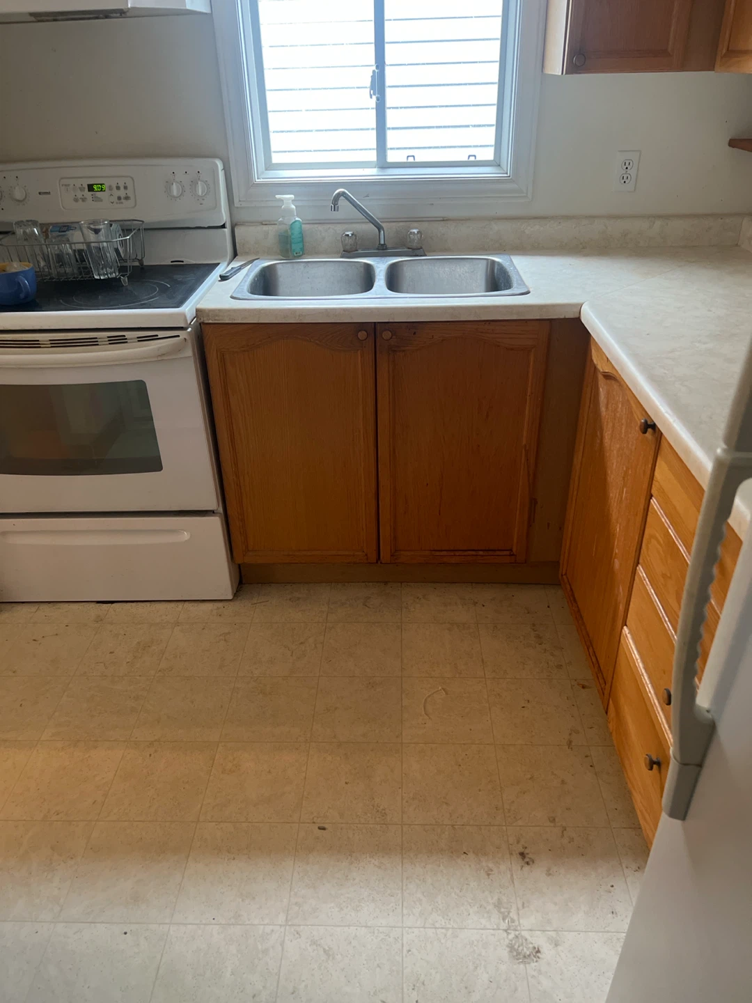 Oak Finish Kitchen Cabinets - photo 5