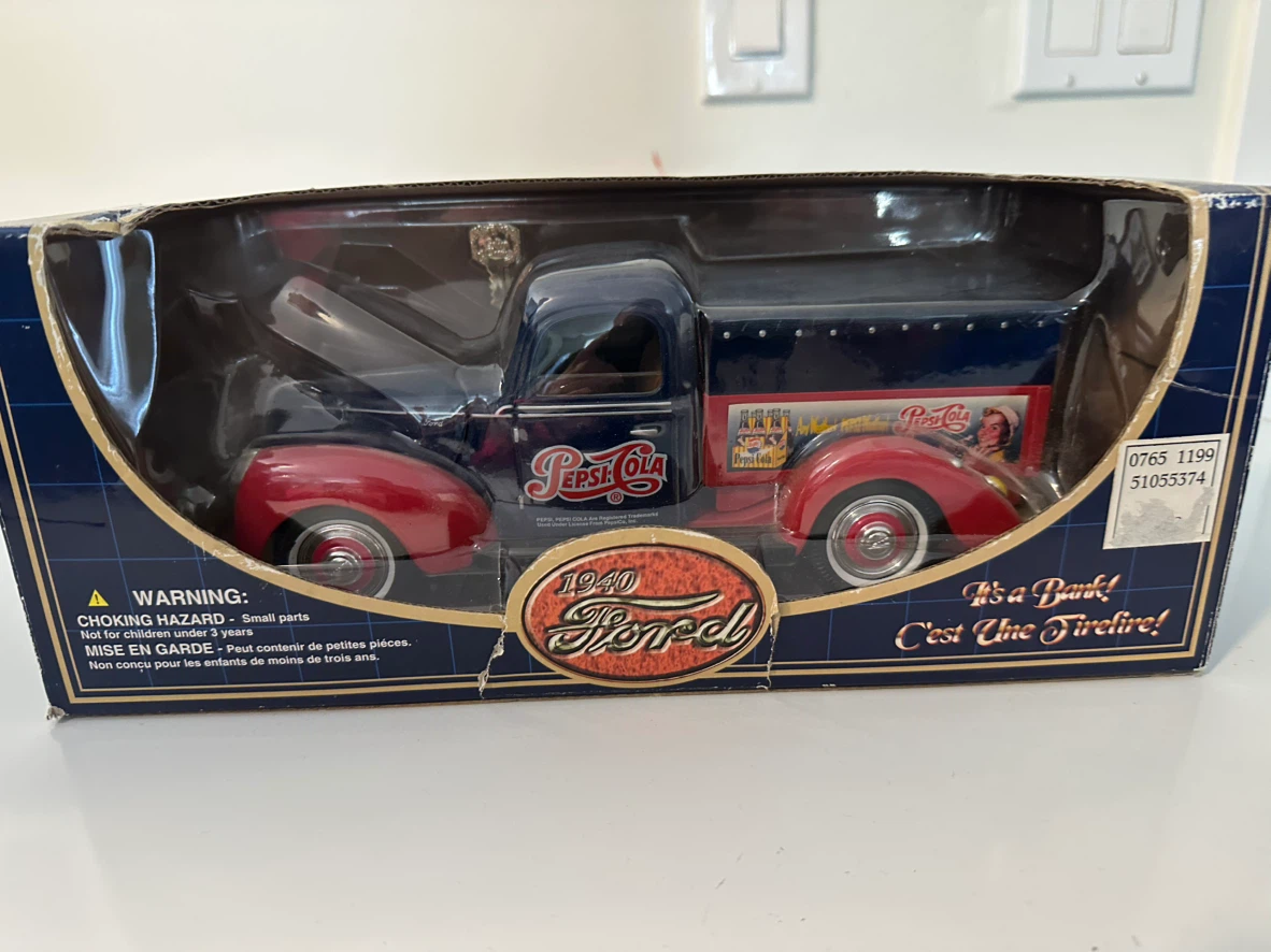 Diecast 1/18 Scale Pepsi Cola Truck in Box