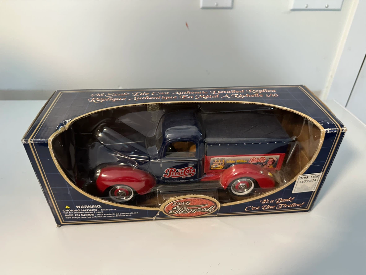 Diecast 1/18 Scale Pepsi Cola Truck in Box - photo 2