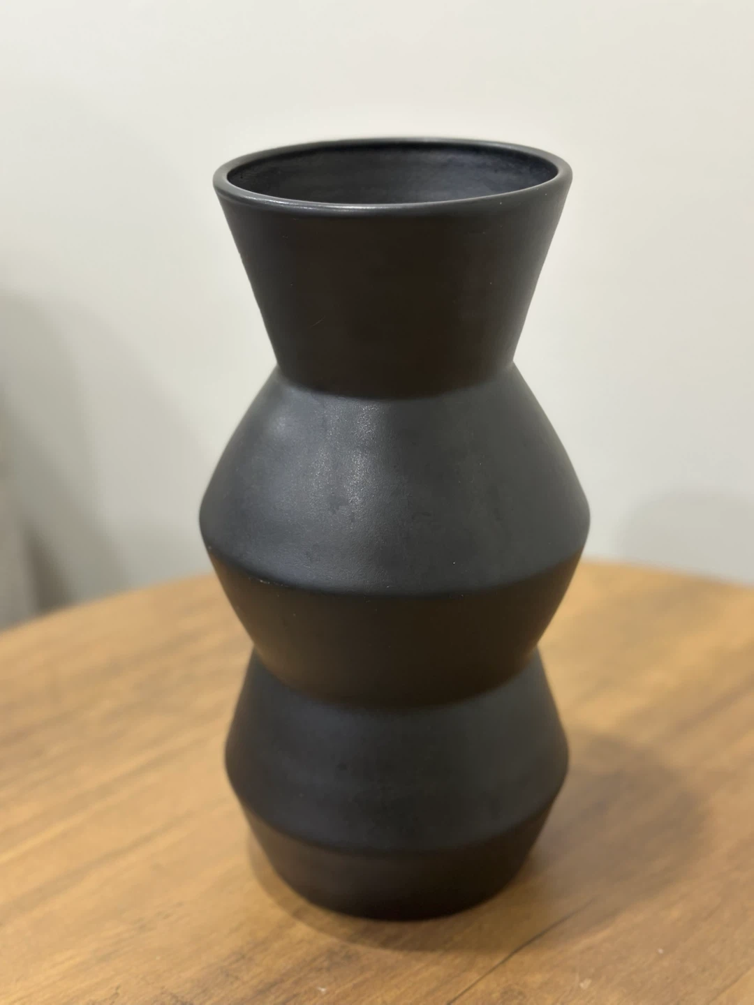 Black Matte Ceramic Vase - photo 3