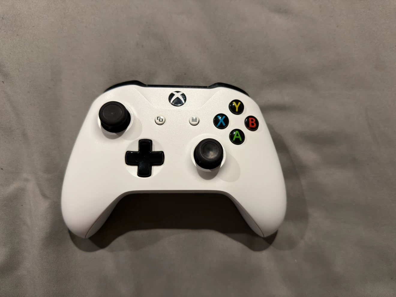 White Xbox Bluetooth Wireless Controller