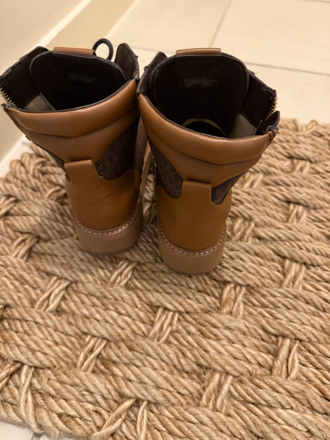 Michael Kors Ankle Boots – Size 7.5 – Like New - photo 2