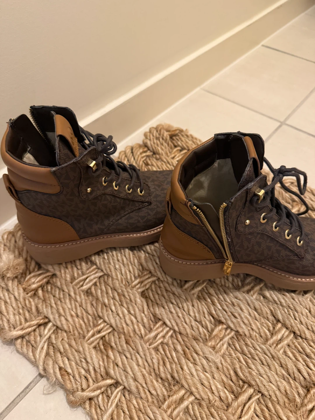 Michael Kors Ankle Boots – Size 7.5 – Like New - photo 3