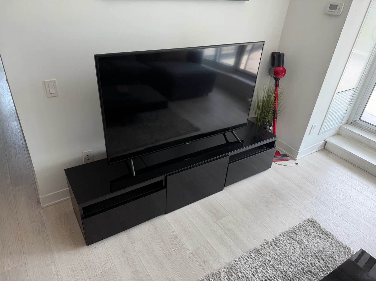Black High-Gloss TV Stand