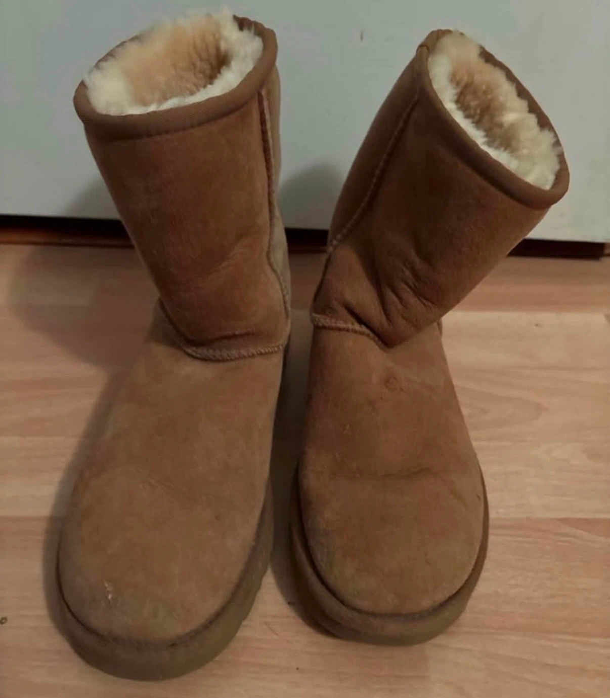 Women Ugg boots size 6 chestnut