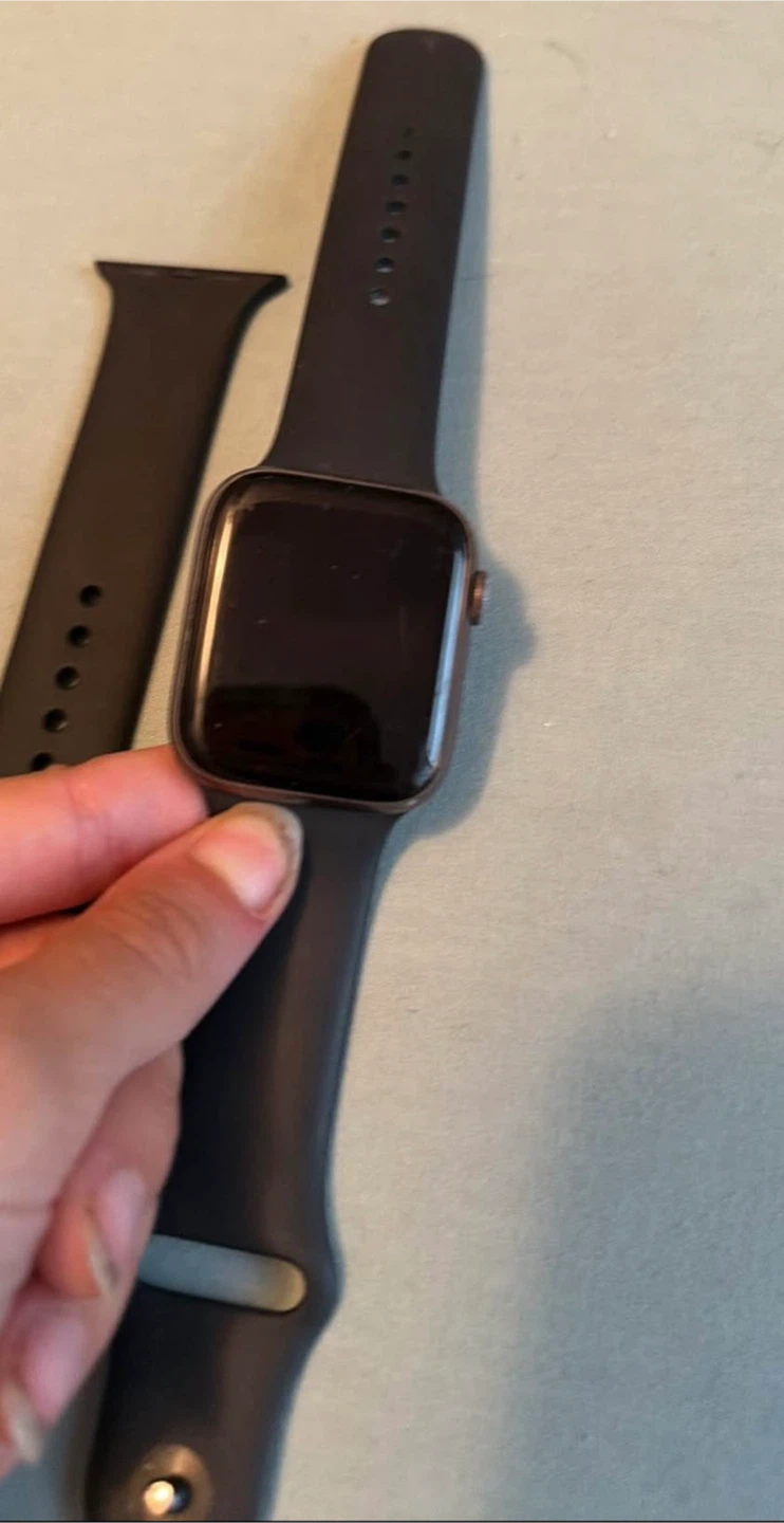 Apple Watch Series 4 44 MM black 83% battery health
