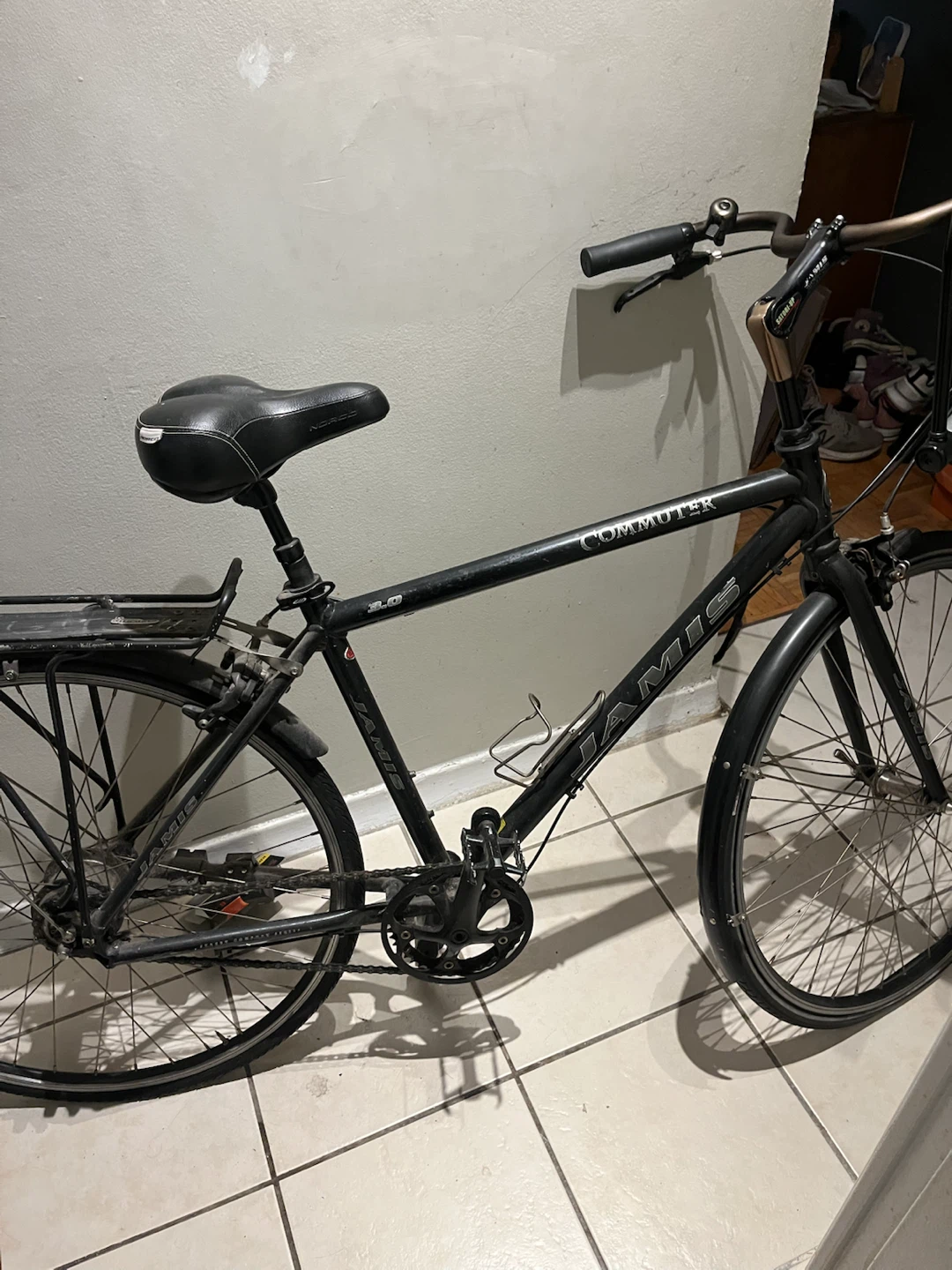 Jamis Commuter 3.0 bicycle in black - photo 2