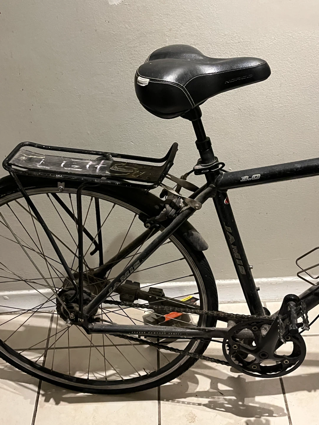 Jamis Commuter 3.0 bicycle in black - photo 3